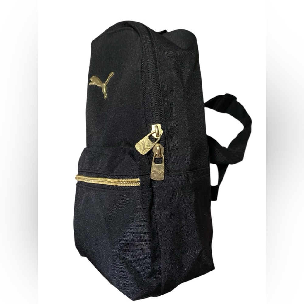 PUMA ~ Unisex Adult Sling Bag
Black & Gold
11” x 6” x 3.5” - Picture 3 of 11